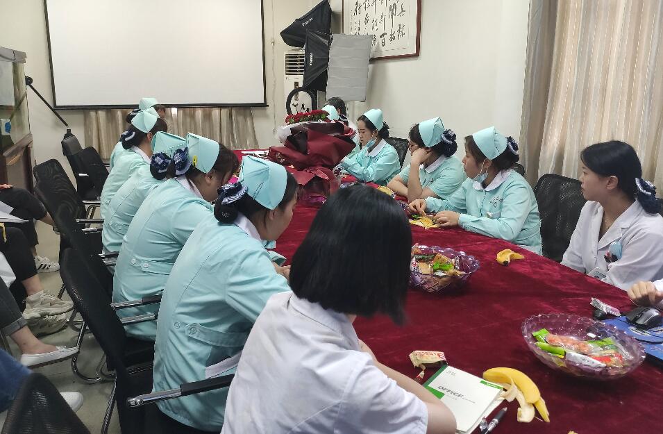 【5·12国际护士节】贵阳癫痫病研究院（颠康医院）举办庆祝护士节茶话会，全院护士庄严宣誓